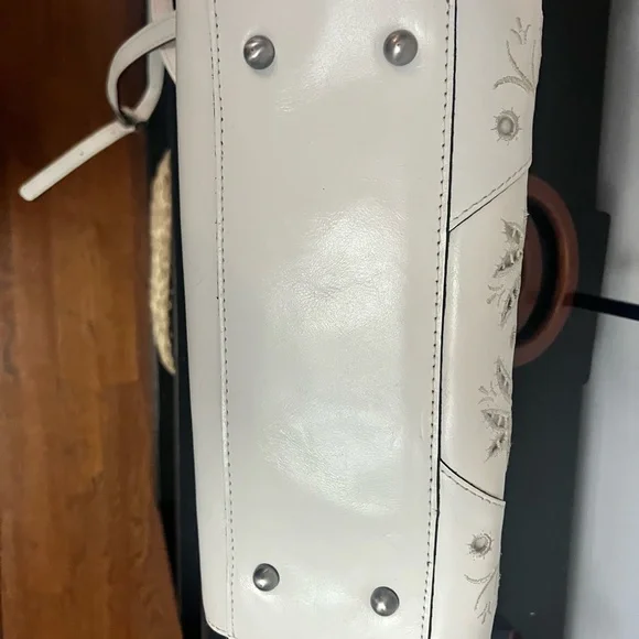 Patricia Nash White Floral Embroidered Handbag - Picture 6 of 12